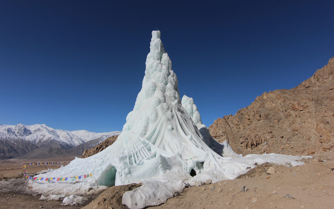 Ice Stupas zur Wasserspeicherung